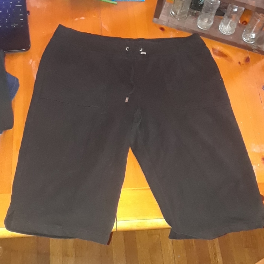 Danskin drawstring capris